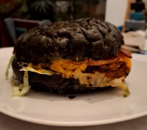 Gorilla Burger 🖤🦍 at JUNGA in Toulouse