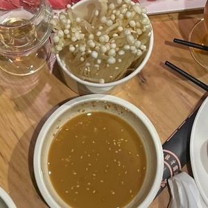 Setas enoki y salsa de sésamo delicioso at Spicy Soul Hot Pot  in Barcelona