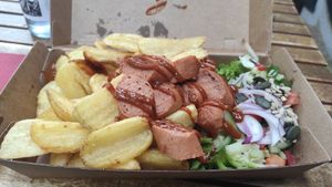 Vegane Currywurst mit Pommes :3 at Vegangster in Rostock