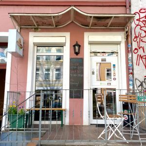 Laden von außen at Vegangster in Rostock