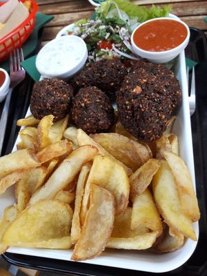 Falafel-teller at Vegangster in Rostock