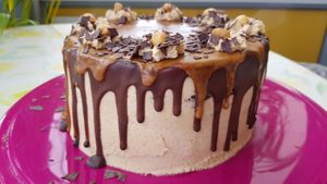 Snickers Torte zum Geburtstag bestellt at Vegangster in Rostock