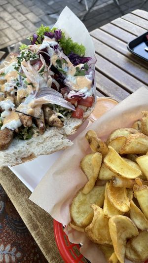 Vöner und Kartoffeldippers  at Vegangster in Rostock