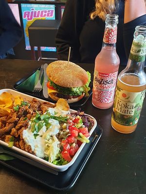 Gyrosteller and seitan cheeseburger at Vegangster in Rostock
