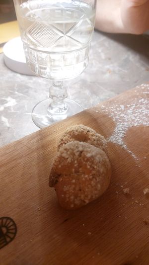 Vegan biscuits "ciambelline" with sweet white wine at Koccio in Valletta