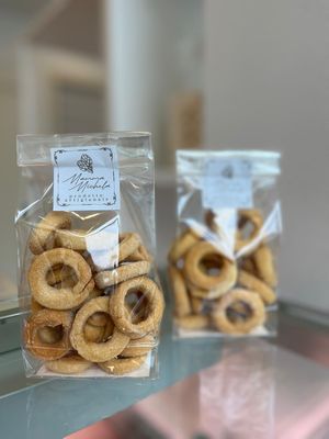 Taralli con olio del Garda at Mamma Michela  in Desenzano Del Garda