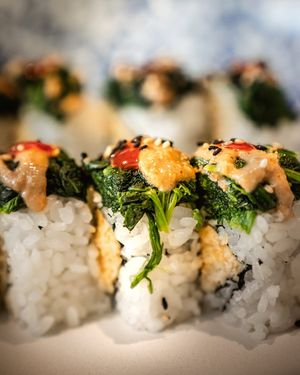 Uramaki Lorenzo, with chickpea cream, spinach, and spicy sesame sauce at Bluesquare in Milan