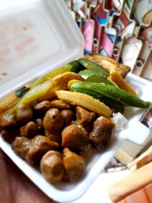 Take away vegan food at Sen Vàng in Ho Chi Minh City