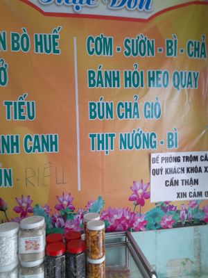 Menu in Vietnamese only at Sen Vàng in Ho Chi Minh City