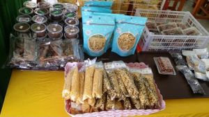 packaged food for sale at Krua Sukapap Kwan Yin in Udon Thani