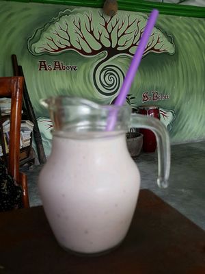 Banana and Strawberry Lassi (vegan) at Green Gallery in Koh Phangan
