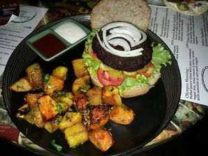 Burger at Green Gallery in Koh Phangan