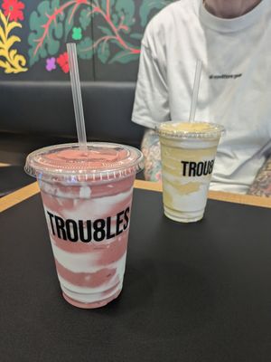 Strawberry drip and GomanGo smoothie at Trou8les in Seoul