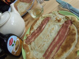 Vegan 'spekpannenkoek' (pancake with bacon) at Hap in Den Bosch