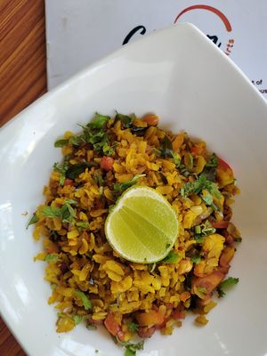 The cafe provides a lot of vegan options. Poha and Vada Pav were very delicious. Nice ambiance. A peaceful place to sit and work. at Ginger Eats & Arts in Lucknow