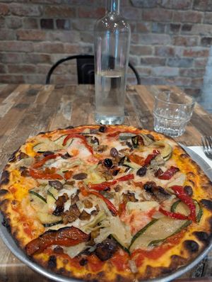Ortolana pizza with vegan mozzarella at Sapori at Tailors in Islington