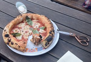 Pizza Margherita & Aioli   at Veganoven in Erlangen
