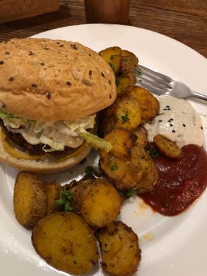 Burgers and “wedges” at El Haso in Freiburg