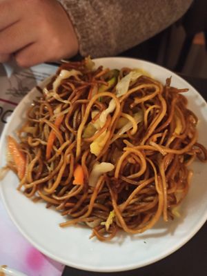 Noodles with vegetables at Tanaka Sushi  in Almada