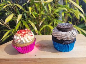 Bakewell Cupcake and Oreo Cupcake at Bel's Vegan Bakes - Pop-Up in Bangor