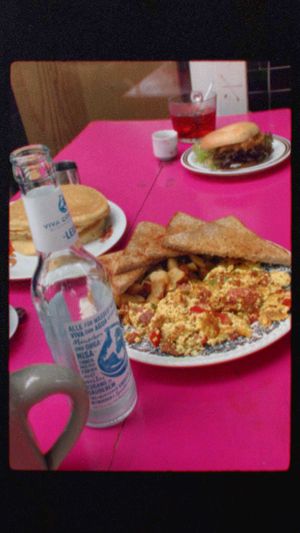 Tofu scramble, vegan tuna bagel and pancakes with maple syrup at Mamalicious in Hamburg