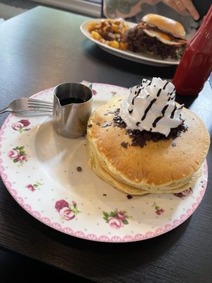 vegan chocolate chip pancakes. at Mamalicious in Hamburg
