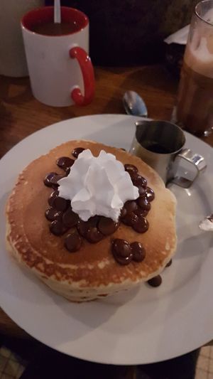 Chocolate chip pancakes with maple sirup at Mamalicious in Hamburg