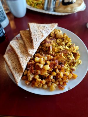 Scrambled tofu, bacon & potatoes with toast. at Mamalicious in Hamburg