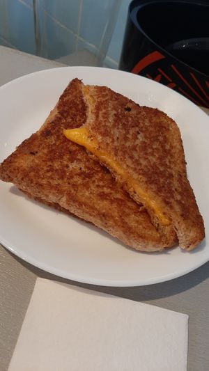 Veganes Grilled Cheese Toast at Mamalicious in Hamburg