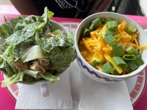 Mac n cheese & salad  at Mamalicious in Hamburg