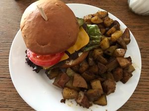 Eggplant burger and homefries at Mamalicious in Hamburg