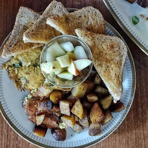 Vegan tofu scramble with potatoes and toast. at Mamalicious in Hamburg
