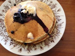 pancakes with blueberry and syrup at Mamalicious in Hamburg