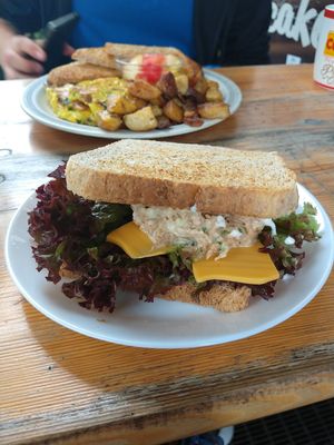 Vegan "tuna" grilled cheese sandwich at Mamalicious in Hamburg