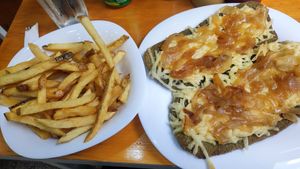 Milanesas como pizza a la fugazza. at RELICIOSO in Buenos Aires