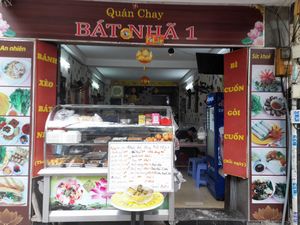 Looking in at Bat Nha 1 Vegetarian Restaurant in Ho Chi Minh City