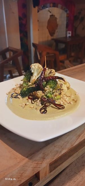 Asado de coliflor y brócoli en crema de calabacita rostizada  at Espiritu Verde de Zipolite in Zipolite