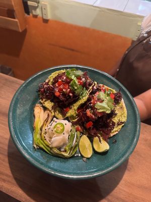 Tacos de chicharrón de flor de jamaica  at Espiritu Verde de Zipolite in Zipolite