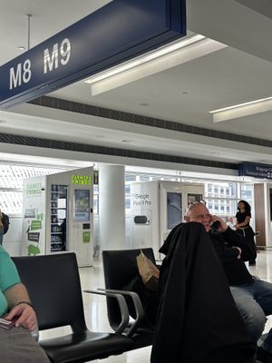 Located at gate M8/M9  at ORD - Farmer's Fridge - T5 in Chicago