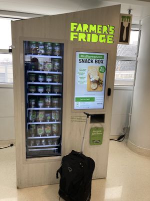The farmers fridge machine  at ORD - Farmer's Fridge - T5 in Chicago