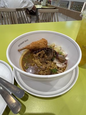 Khao soi  at So Vegan - Bang Kapi in Bangkok