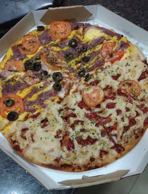 Chilena e calabresa at LAR vegan in Sao Paulo