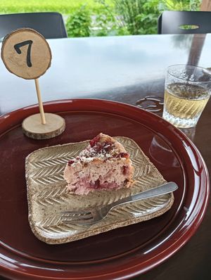 Gluten free vegan 🍰 cake! 苺ケーキ at Inasaku - 頂氣麺専門店 稲作 in Kumamoto