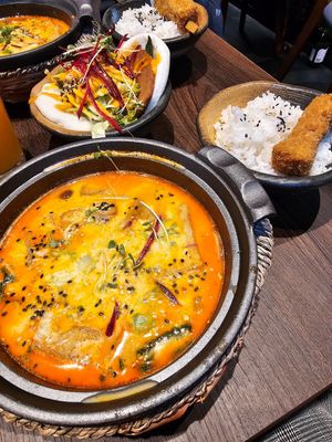 Penut Lover Bowls  (+ oben links mittig Bao Burger) at CHAM - the vegan kitchen in Hannover