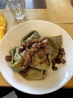 Tortelloni verdi farciti con porri e patate alla vecchia Modena con seitan  at ZEM Lab in Soliera