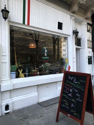 Gefunden…ganz in der Nähe vom Museum aan de Stroom.  at Vegetal Food by Grace in Antwerpen