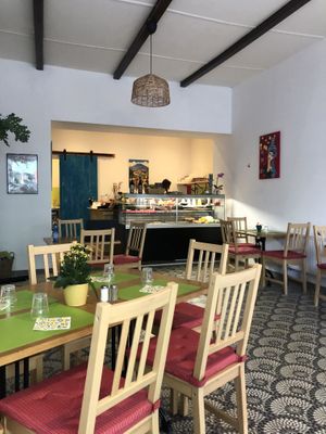 Eine familiäre Atmosphäre, ruhig und entspannt. Grace kocht mit aus Italien importierten Zutaten, kombiniert mit frischem Gemüse.  at Vegetal Food by Grace in Antwerpen