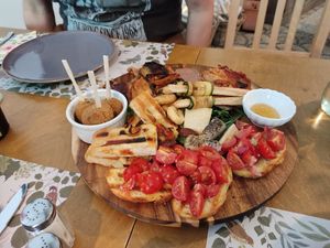 Tagliere misto che abbiamo condiviso at Vegetal Food by Grace in Antwerpen