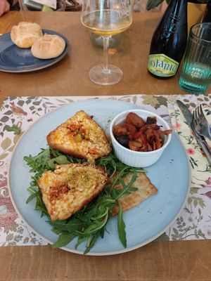 Arancino e della caponata at Vegetal Food by Grace in Antwerpen