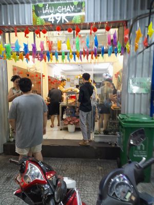 Looking in at Lá Quán Buffet Chay in Ho Chi Minh City
